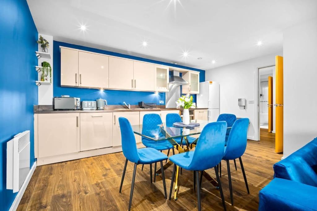 Spacious 2 Bed Apt B'Ham Cc With Parking Sleeps 7 Birmingham Buitenkant foto